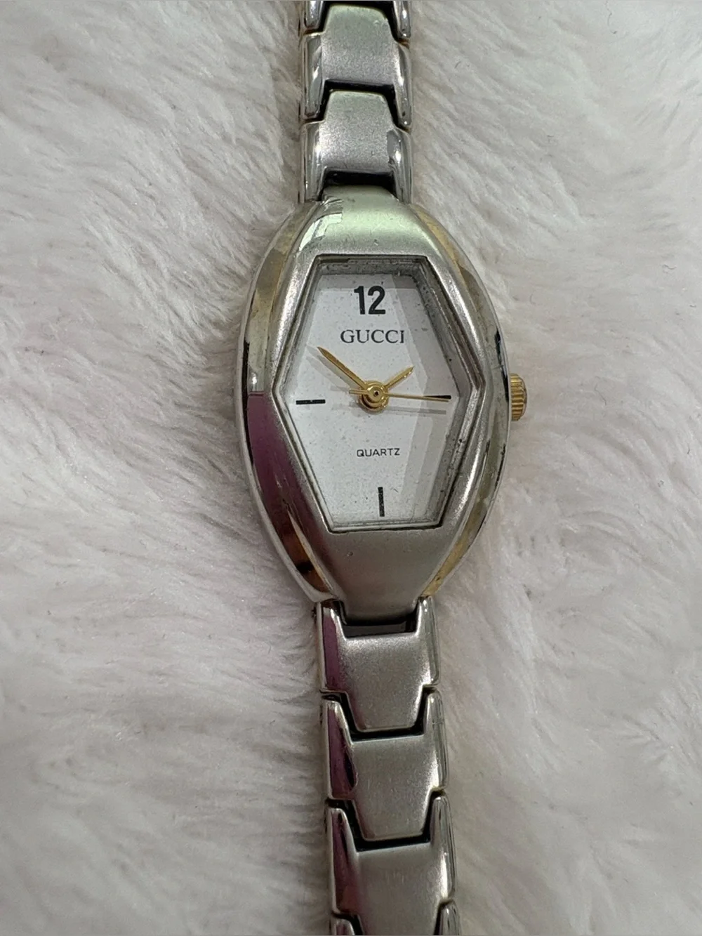 Classic Authentic Vtg Gucci Women's Oval Watch with Engraved Crest - Ref. 59312
